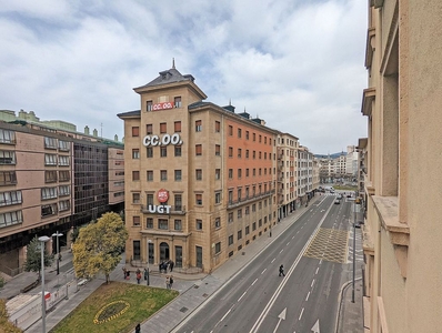 Piso en venta en avenida De Zaragoza de 4 habitaciones con terraza y balcón