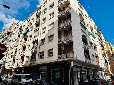 Piso en venta en Camino de Ronda - Rosaleda de 2 habitaciones con terraza y balcón