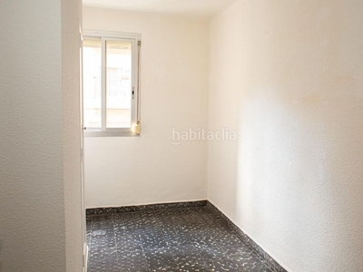 Piso vivienda de 3 dormitorios y 1 baño con en zona tranquila metro peris i arago en Alboraya