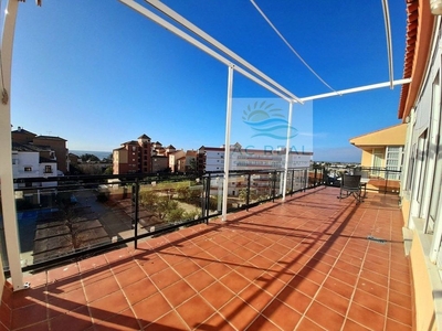 Venta de ático en avenida Las Codornices de 2 habitaciones con terraza y piscina