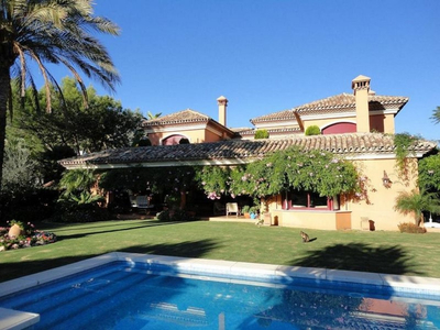 Venta de casa con piscina en Lomas de Marbella Club-Puente Romano (Marbella (Municipio))