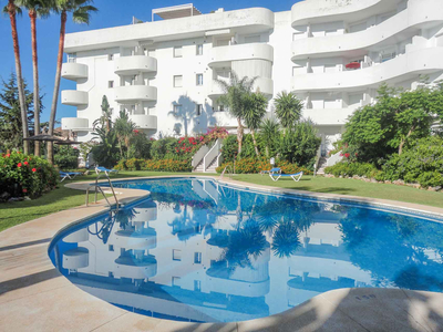 Venta de piso con piscina en Lomas de Marbella Club-Puente Romano (Marbella (Municipio))
