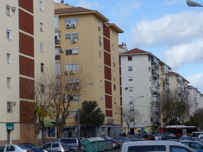 Venta de piso con terraza en Parque Alcosa (Sevilla)