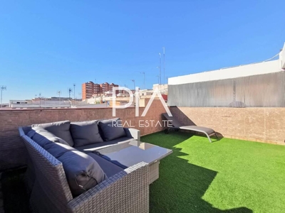 Venta Piso Badalona. Piso de cuatro habitaciones en Calle Perez Galdós. Buen estado segunda planta con terraza