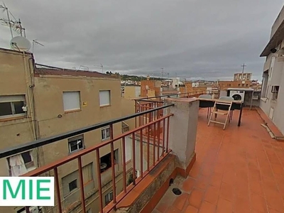 Venta Piso Badalona. Piso de dos habitaciones en Carrer de Rodrigo Caro. Con terraza