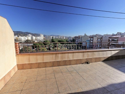 Venta Piso Badalona. Piso de tres habitaciones Primera planta con balcón