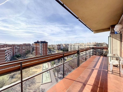 Venta Piso Barcelona. Piso de cuatro habitaciones en Calle Gran via Carles III. Buen estado séptima planta con terraza