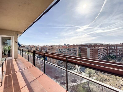 Venta Piso Barcelona. Piso de cuatro habitaciones Octava planta con terraza