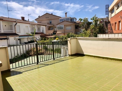 Venta Piso Calafell. Piso de dos habitaciones en Pau Casals. Con terraza