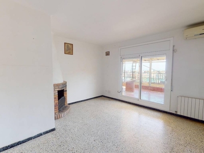 Venta Piso Castelldefels. Piso de cuatro habitaciones en Manuel Girona. Con terraza