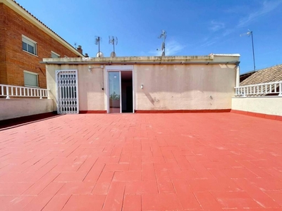 Venta Piso Cerdanyola del Vallès. Piso de tres habitaciones en Calle CANARIAS. Buen estado segunda planta con terraza