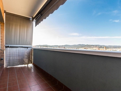 Venta Piso Cerdanyola del Vallès. Piso de tres habitaciones Tercera planta con terraza