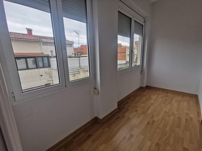 Venta Piso Cornellà de Llobregat. Piso de cuatro habitaciones en Carrer de Valentí Carulla i Mergenat. Segunda planta con terraza