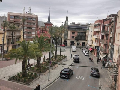 Venta Piso Cornellà de Llobregat. Piso de cuatro habitaciones en Pasaje Josep Gelabert. Buen estado primera planta con balcón