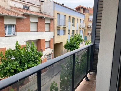 Venta Piso El Masnou. Piso de tres habitaciones en Carrer Francesc Macià. Buen estado segunda planta con terraza