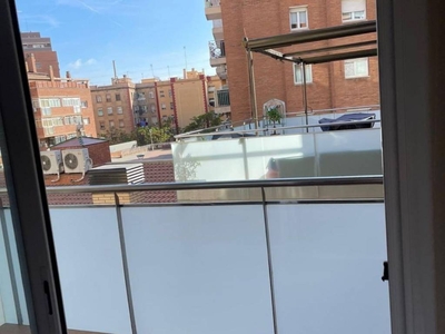 Venta Piso en Avenida cornella. Esplugues de Llobregat. Buen estado primera planta plaza de aparcamiento con balcón calefacción individual