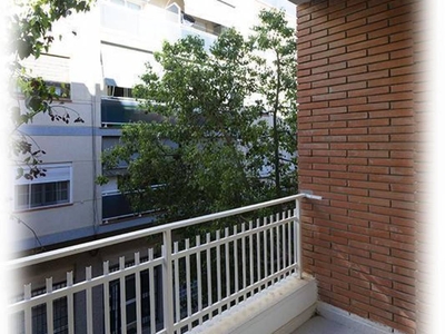 Venta Piso Esplugues de Llobregat. Piso de cuatro habitaciones en Carrer de Rovellat.