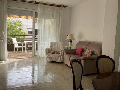 Venta Piso La Granada. Piso de tres habitaciones en Cl La Plana. Con balcón