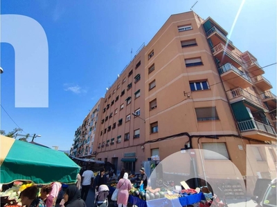 Venta Piso Les Franqueses del Vallès. Piso de tres habitaciones en Calle Aragó 28. A reformar tercera planta