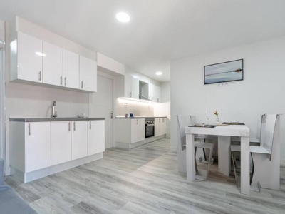 Venta Piso L'Hospitalet de Llobregat. Piso de tres habitaciones