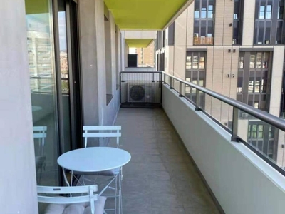 Venta Piso L'Hospitalet de Llobregat. Piso de tres habitaciones Novena planta con balcón