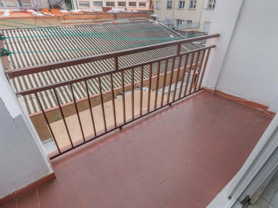 Venta Piso Manresa. Piso de cuatro habitaciones en Carrer de Sant Josep 64 Manresa. Segunda planta con balcón