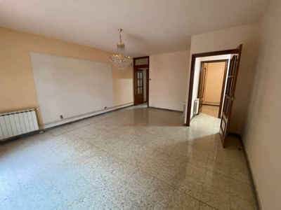 Venta Piso Mataró. Piso de cuatro habitaciones en Calle Major. Buen estado primera planta con balcón