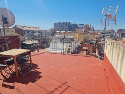 Venta Piso Mataró. Piso de cuatro habitaciones en Carrer de Sant Antoni. Con terraza