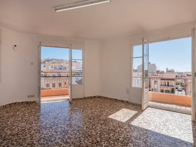 Venta Piso Mataró. Piso de tres habitaciones Cuarta planta con terraza