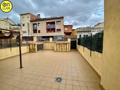 Venta Piso Montornès del Vallès. Piso de dos habitaciones en Narcis Monturiol. De 12. Con terraza