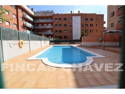 Venta Piso Ripollet. Piso de tres habitaciones en Avenida catalunya. Buen estado con balcón