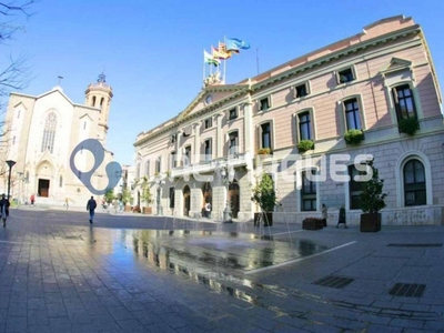 Venta Piso Sabadell. Buen estado quinta planta plaza de aparcamiento