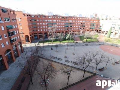 Venta Piso Sabadell. Quinta planta con balcón