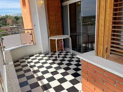 Venta Piso Sabadell. Piso de cuatro habitaciones Buen estado tercera planta con terraza
