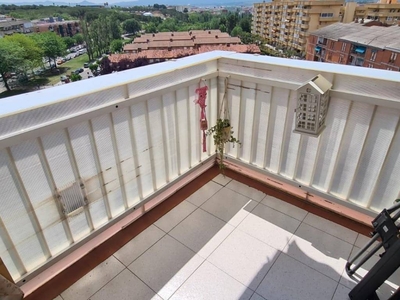 Venta Piso Sabadell. Piso de cuatro habitaciones Sexta planta con balcón