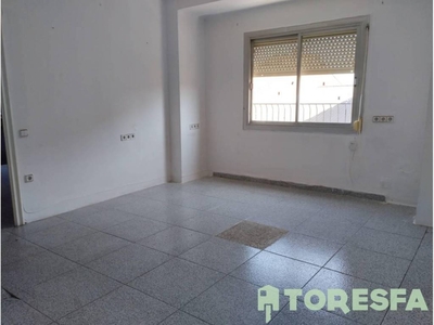 Venta Piso Sabadell. Piso de dos habitaciones en Calle Marià Aguiló. A reformar segunda planta