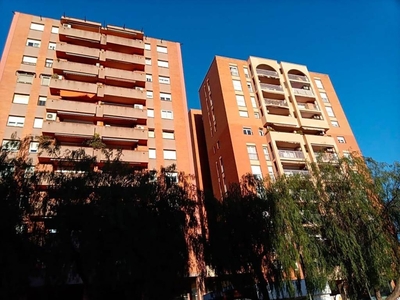 Venta Piso Sabadell. Piso de tres habitaciones en Carrer dAlfons Sala. Buen estado primera planta con terraza