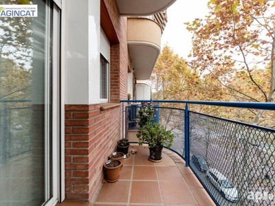 Venta Piso Sabadell. Piso de tres habitaciones Segunda planta con balcón