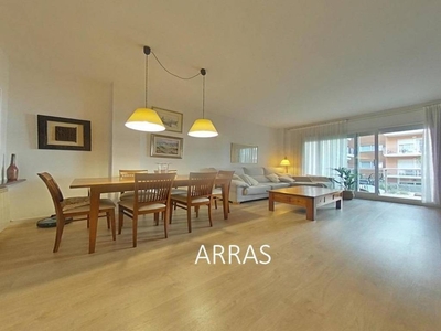 Venta Piso Sant Cugat del Vallès. Piso de tres habitaciones en Francesc Macia. Primera planta con balcón