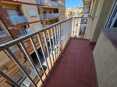 Venta Piso Sant Joan Despí. Piso de tres habitaciones en Calle Domenec. Buen estado segunda planta con balcón