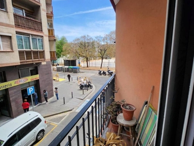 Venta Piso Santa Coloma de Gramenet. Piso de tres habitaciones en Sant Joaquim. Primera planta con terraza