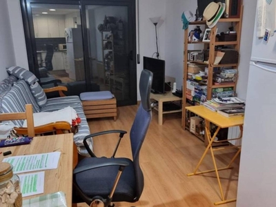 Venta Piso Vic. Piso de dos habitaciones en Carrer de les Escoles La Guixa 32. Buen estado tercera planta con balcón