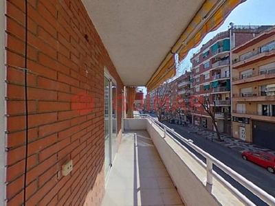 Venta Piso Viladecans. Piso de cuatro habitaciones en Sant Climent. Primera planta con balcón