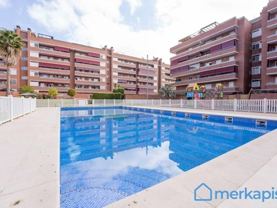 Venta Piso Viladecans. Piso de cuatro habitaciones Tercera planta con terraza