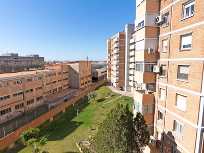 Venta Piso Viladecans. Piso de tres habitaciones en grup sant jordi. Quinta planta con balcón