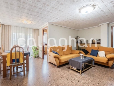 Venta Piso Xirivella. Piso de cuatro habitaciones Con terraza