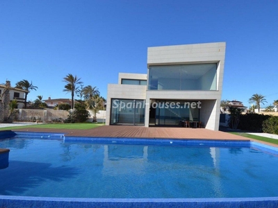 Villa en venta en Orihuela Costa