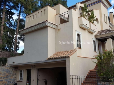 Villa independiente en venta en Huerta Belón-Calvario, Marbella