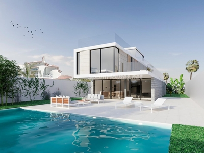 Villa independiente en venta en La Zenia, Orihuela