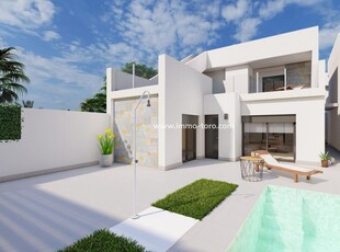 Chalet en venta en Roda, San Javier, Murcia